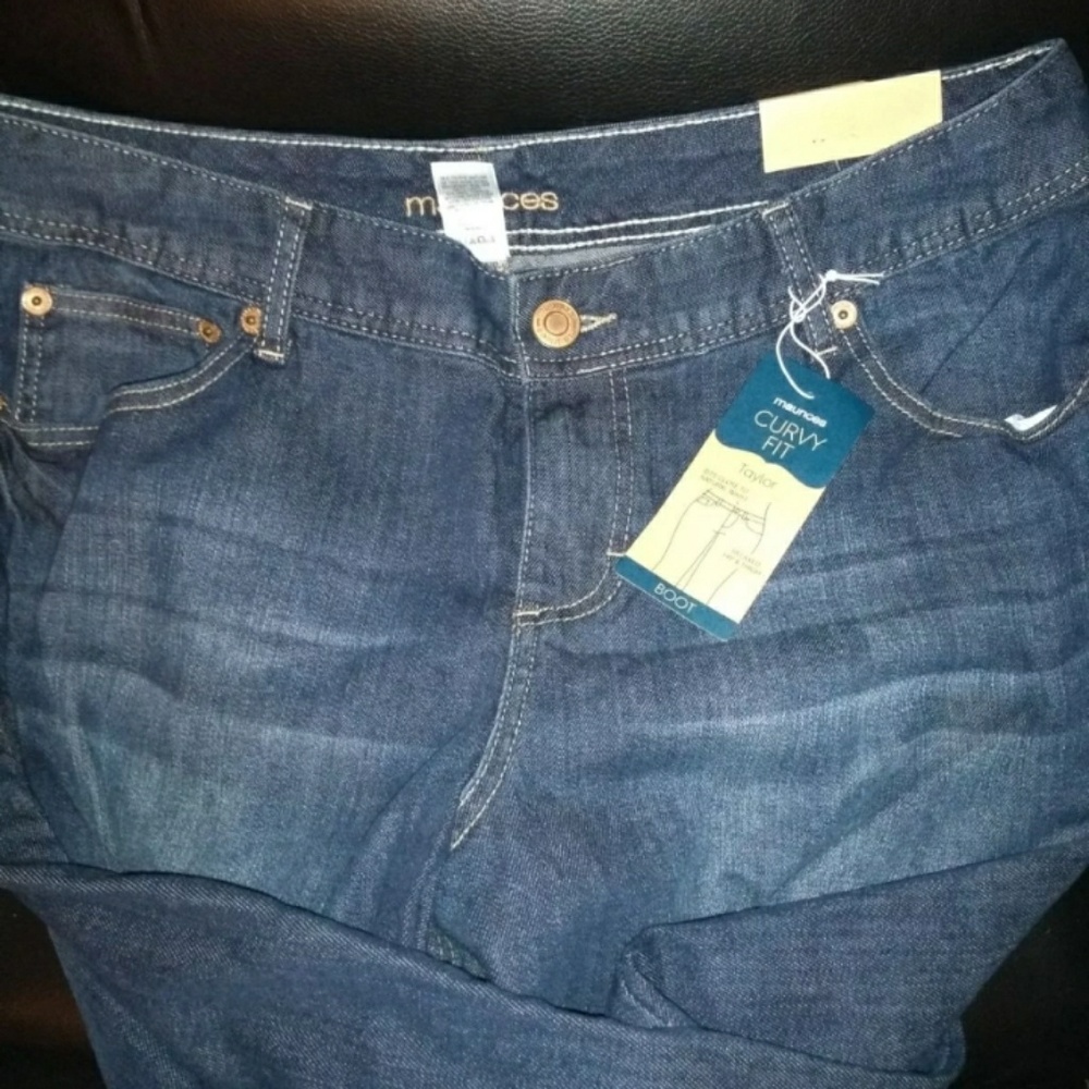 Super cute curvy boot cut jeans nwt